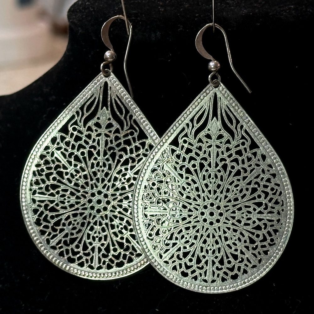 Tear-shaped Silver-Colored Metal Laser-Cut Drop Earrings w/ French Ear Wire